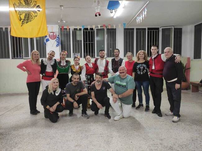 Семинар по български народни танци, воден от ръководителката на Танцова формация „Луди-Млади“ Теодора Бялкова, се състоя в Атина