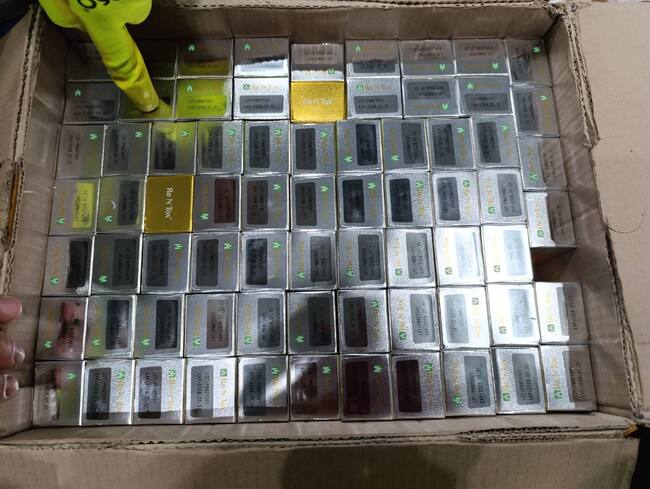 Митнически служители от София задържаха над 200 контрабандни флакона с корейски ботулинов токсин