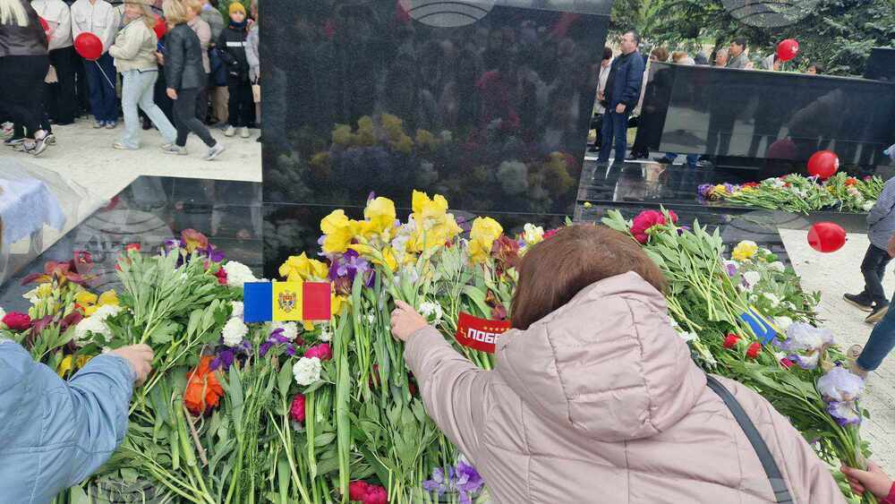 В Тараклия отбелязаха 9 май с шествие, митинг, възпоменателен концерт и откриване на реставриран паметник