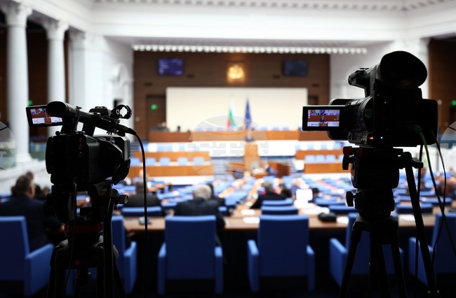 Парламентът подкрепи на първо четене законодателни мерки срещу проблемите с необслужвани кредити