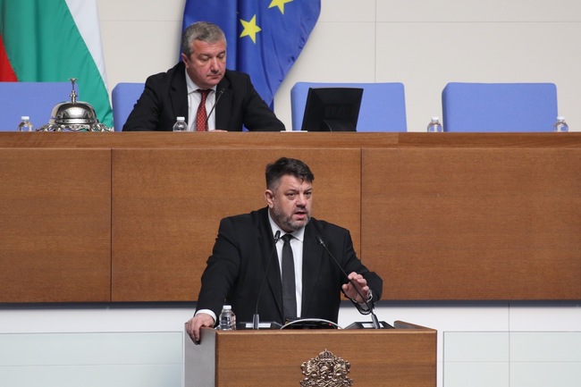Вицепремиерът Зафиров: Българската държава спира да харчи безусловно пари за разселените лица от Украйна