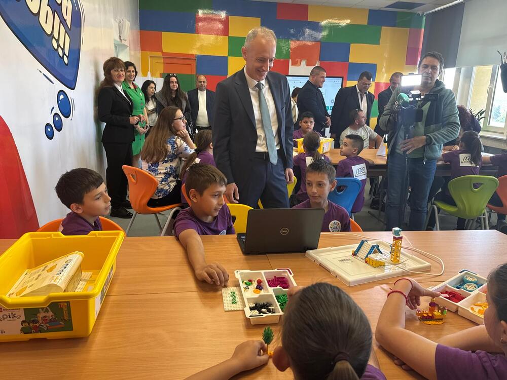 Министър Красимир Вълчев: Когато учат чрез практика, учениците постигат повече