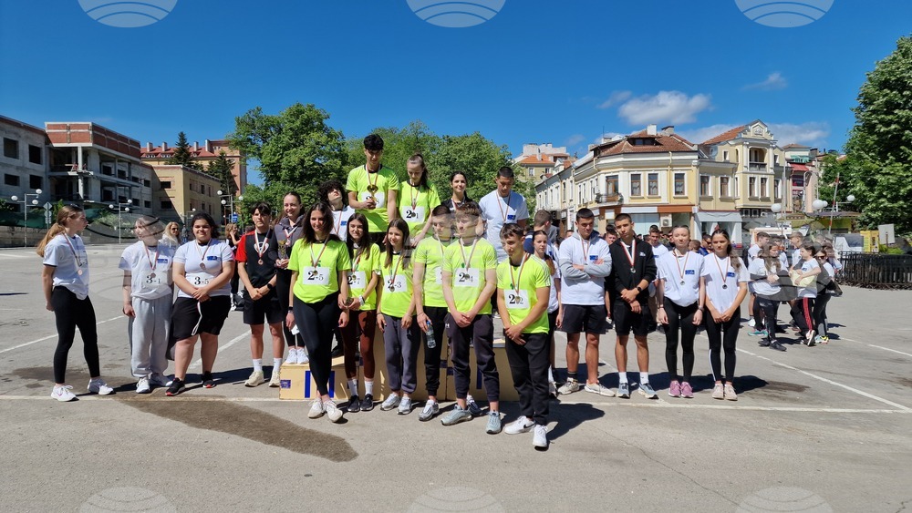 Общо 200 деца и младежи се включиха в ученическата лекоатлетическа щафета „Европа“ в Шумен