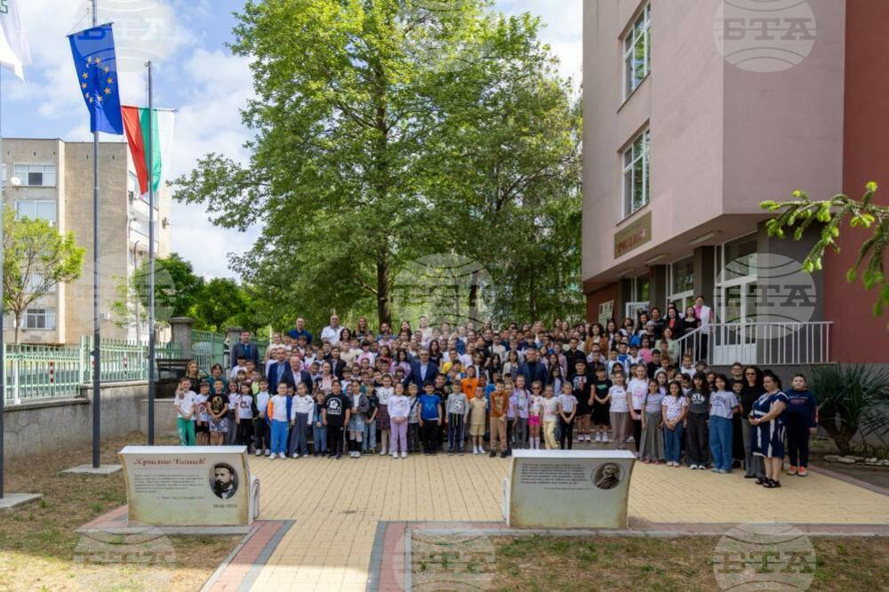 Знамето на Обединена Европа се развя в двора на училище „Христо Ботев“ в Джебел