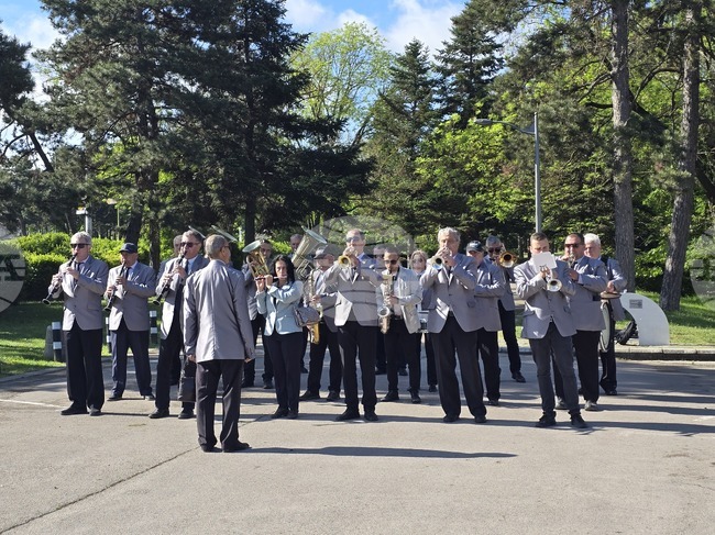 С поклонение и поднасяне на цветя Добрич отбеляза 80 години от края на Втората световна война и Деня на Европа