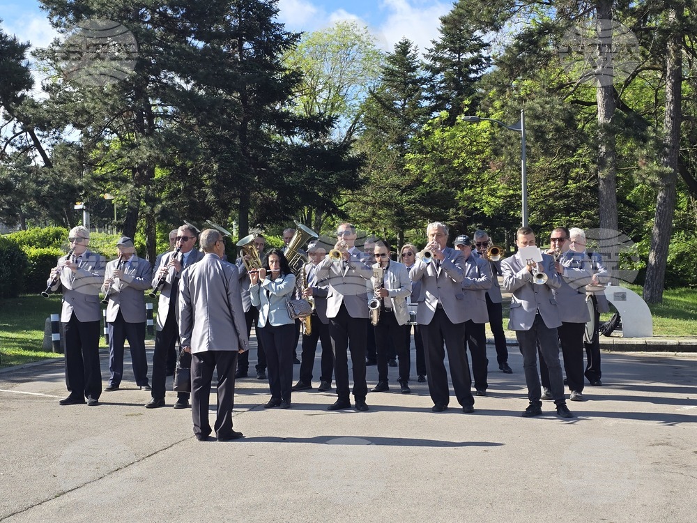 Добрич - Паметник на загиналите във Втората световна война - поклонение