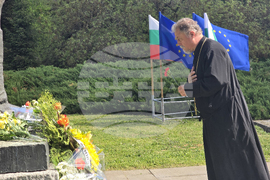 Добрич - Паметник на загиналите във Втората световна война - поклонение