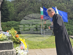 Добрич - Паметник на загиналите във Втората световна война - поклонение