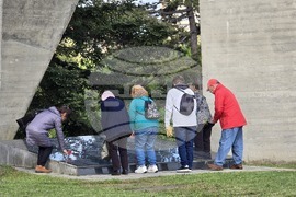 Добрич - Паметник на загиналите във Втората световна война - поклонение