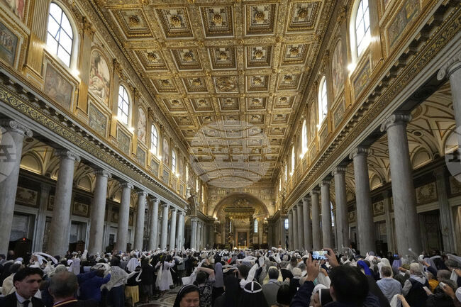 Започва затварянето на светите врати, отворени в четири базилики в Рим и Ватикана за Юбилейната година на Римокатолическата църква