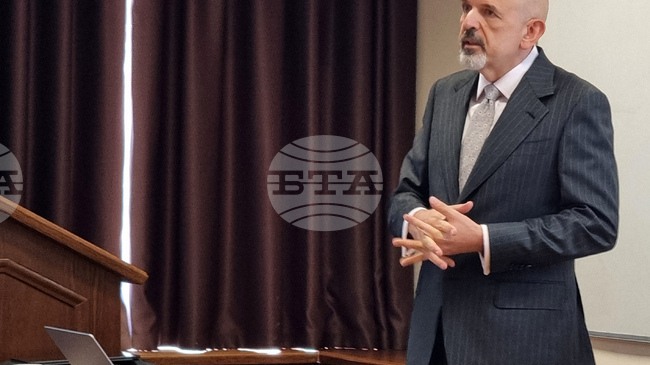 Central Bank Governing Council Member Lingorski Says Euro Switch Goes as Planned