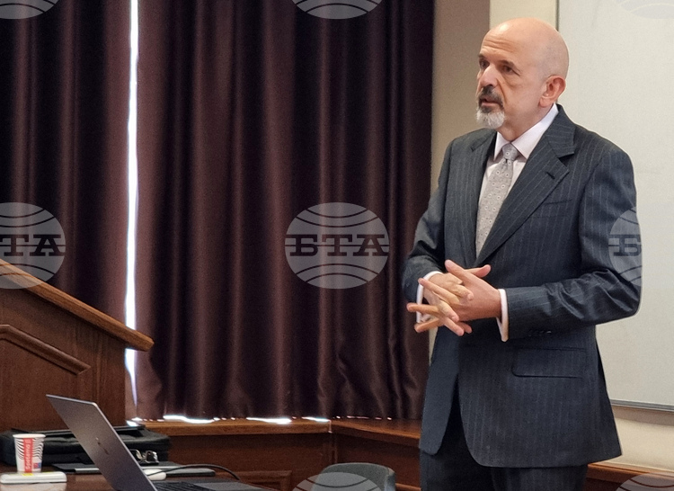 Central Bank Governing Council Member Lingorski Says Euro Switch Goes as Planned