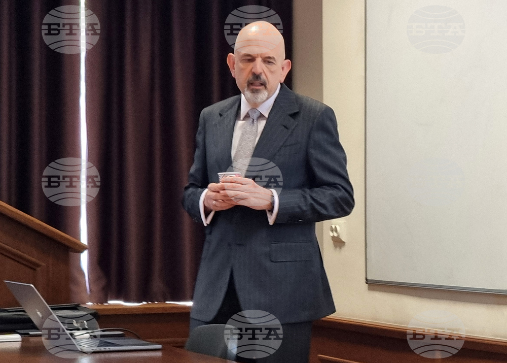 Въвеждането на еврото е голямо предизвикателство като логистика, каза Илия Лингорски