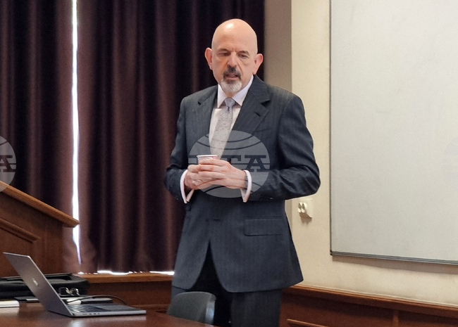 Въвеждането на еврото е голямо предизвикателство като логистика, каза Илия Лингорски