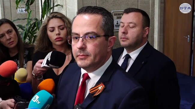 Разговаряхме с "Величие" за подписване на нов вот на недоверие, от МЕЧ не дойдоха на срещата, каза Цончо Ганев от "Възраждане"