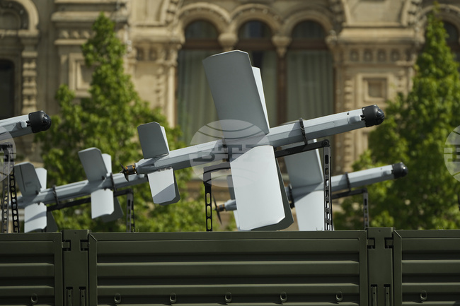 Членове на снимачен екип на германския всекидневник "Велт" бяха ранени при руска атака с дрон край фронтовата линия в Украйна, съобщи Укринформ