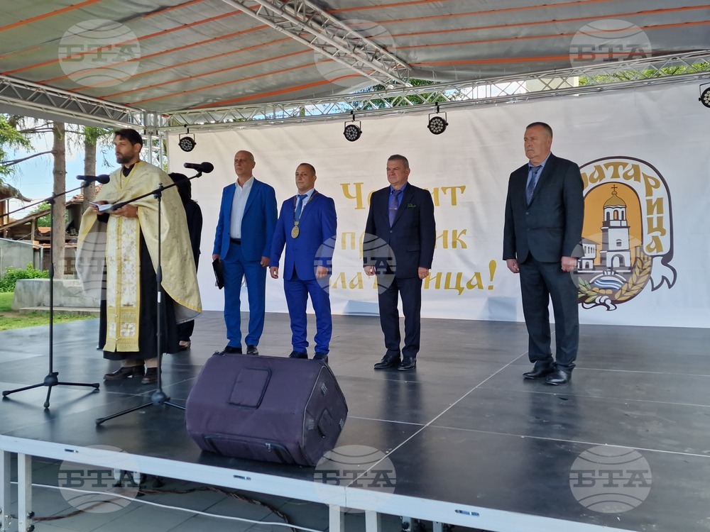 С шествие, приветствие на кмета Петър Ганев и света литургия започнаха тържествата по случай празника на град Златарица