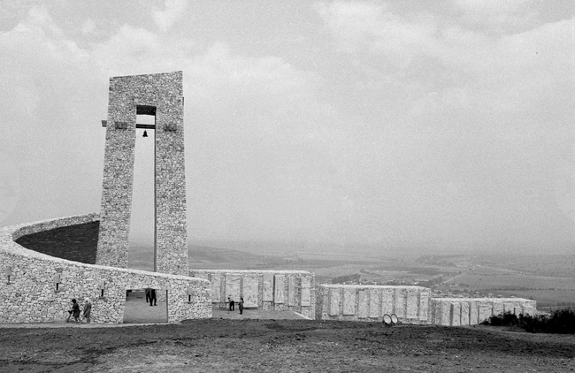 На 10 май 1976 г. по повод честването на 100-годишнината от Априлското въстание в Перущица е открит „Паметника на трите поколения“