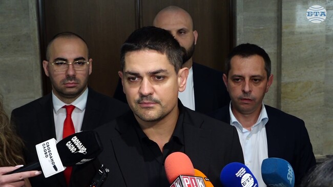 "Морал, единство, чест" ще подкрепят вот на недоверие, иницииран от "Величие", а не този на "Възраждане"