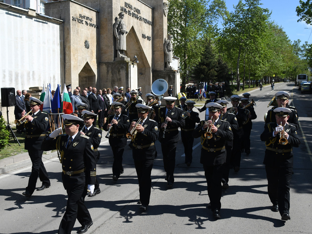 Варна отбеляза Деня на Европа - 9 май, с военен ритуал и заупокойна молитва