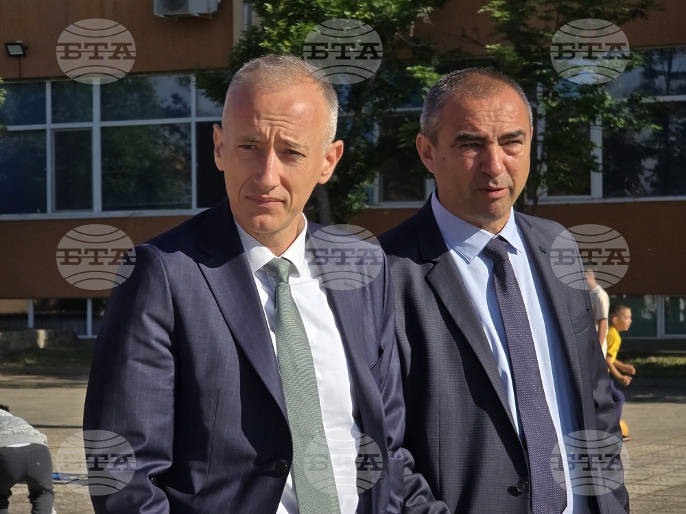 Ще предложим на широко обсъждане темата за образователната структура и за придобиването на основно образование, каза министър Красимир Вълчев