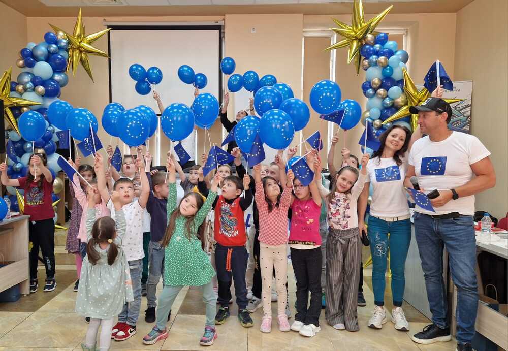 Детски празник „Малките посланици на Европа“ оживя в ЦРЧР по повод Деня на Европа