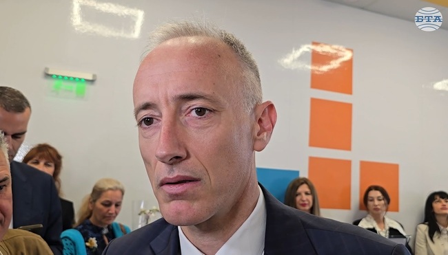 Завършването на основно образование в седми клас дава отрицателни резултати, каза министър Красимир Вълчев