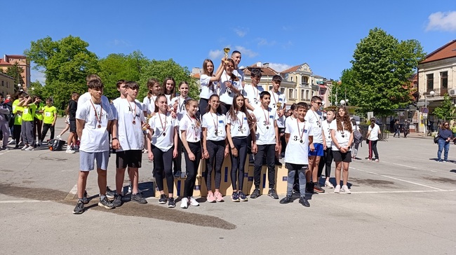 В Деня на Европа кметът награди победителите в конкурса „Моят Шумен“ и в ученическата щафета „Европа“ 