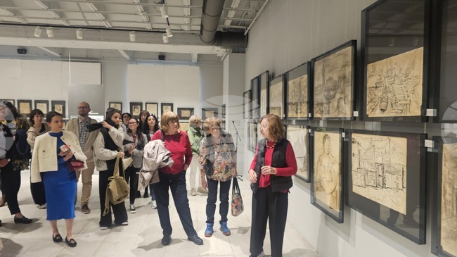 Сънародничката ни от Аржентина Деяна Алшех води кураторски тур в изложбата „Пазители“, представяща творби на нейните родители