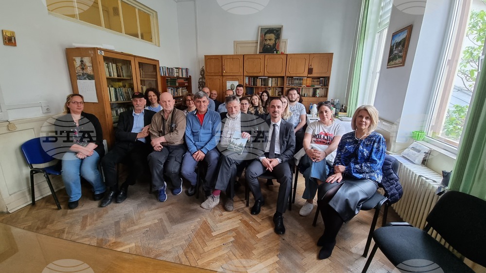 Photographer Emil Danailov Takes Bucharest Students on Virtual Tour of Bulgaria