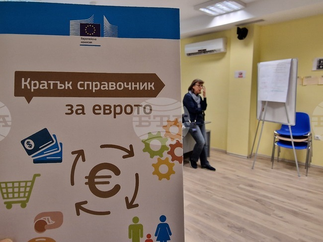 Младите по-лесно разбират ползите от влизането на България в еврозоната, но дезинформацията лесно стига до тях, каза изп. директор на АРИР - Стара Загора Румяна Грозева