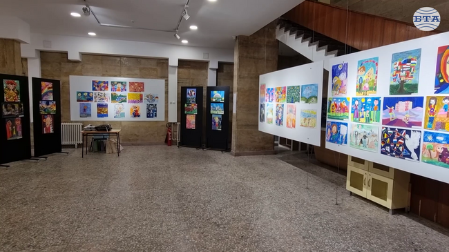 С изложба от конкурса "Аз, ти, той, тя, то - ние сме в Европа" Русе отбелязва Деня на Европа