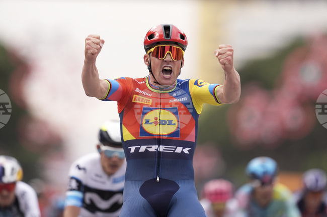 Със силен финален спринт Мадс Педерсен спечели първия етап от Колоездачната Обиколка на Италия, който се проведе на територията на Албания