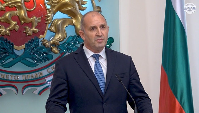 Румен Радев внася в парламента предложение за референдум за еврото