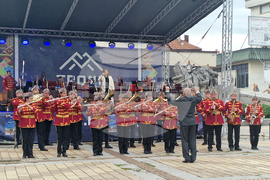 Троян - 45 години Представителен общински младежки духов оркестър с мажоретки