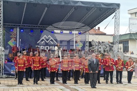 Троян - 45 години Представителен общински младежки духов оркестър с мажоретки