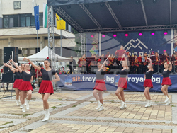 Троян - 45 години Представителен общински младежки духов оркестър с мажоретки