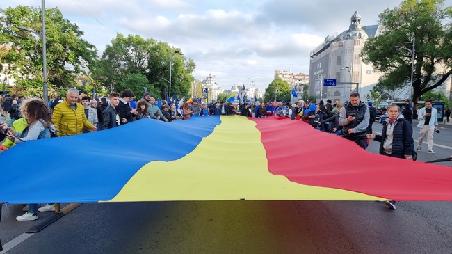 Хиляди участват в мирно шествие в Букурещ в подкрепа на европейските ценности