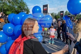 Румъния - Букурещ - Ден на Европа - мирно шествие