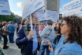 Румъния - Букурещ - Ден на Европа - мирно шествие