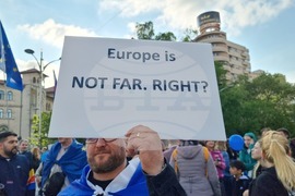 Румъния - Букурещ - Ден на Европа - мирно шествие