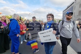 Румъния - Букурещ - Ден на Европа - мирно шествие