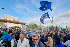 Румъния - Букурещ - Ден на Европа - мирно шествие