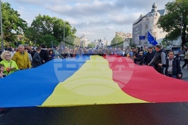 Румъния - Букурещ - Ден на Европа - мирно шествие