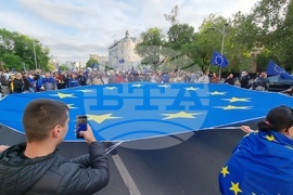 Румъния - Букурещ - Ден на Европа - мирно шествие