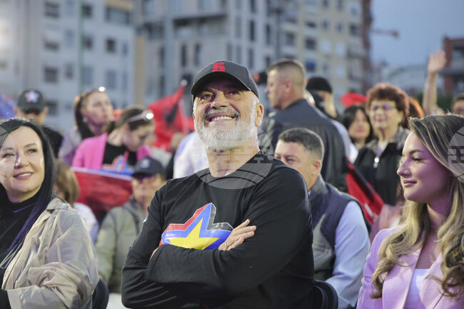 Албанският премиер Еди Рама ще обяви новия си кабинет на 11 септември