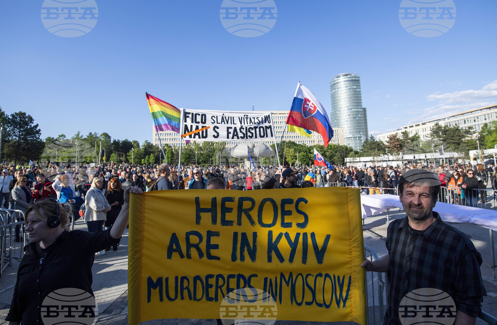 Хиляди хора протестираха в Словакия срещу посещението на Фицо в Москва за парада на 9 май