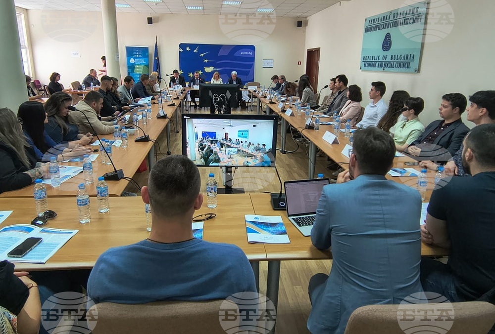Икономическият и социален съвет е провел дискусия с младежи и институции за ефекта от влизането на България в еврозоната