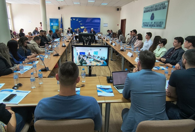 Икономическият и социален съвет е провел дискусия с младежи и институции за ефекта от влизането на България в еврозоната