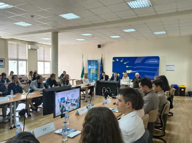 Младежи и институции обсъждаха как ще се отрази еврозоната на бъдещето в България в дискусия на Икономическия и социален съвет